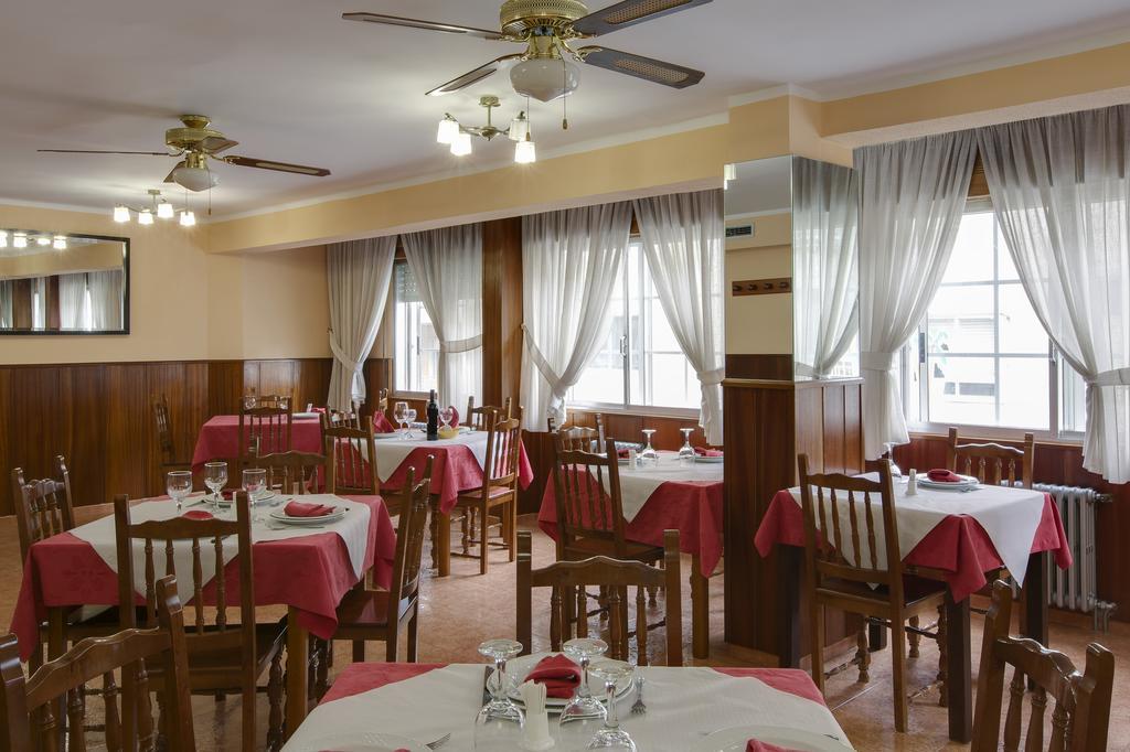 Pension Las Palmeras Lalin Bagian luar foto