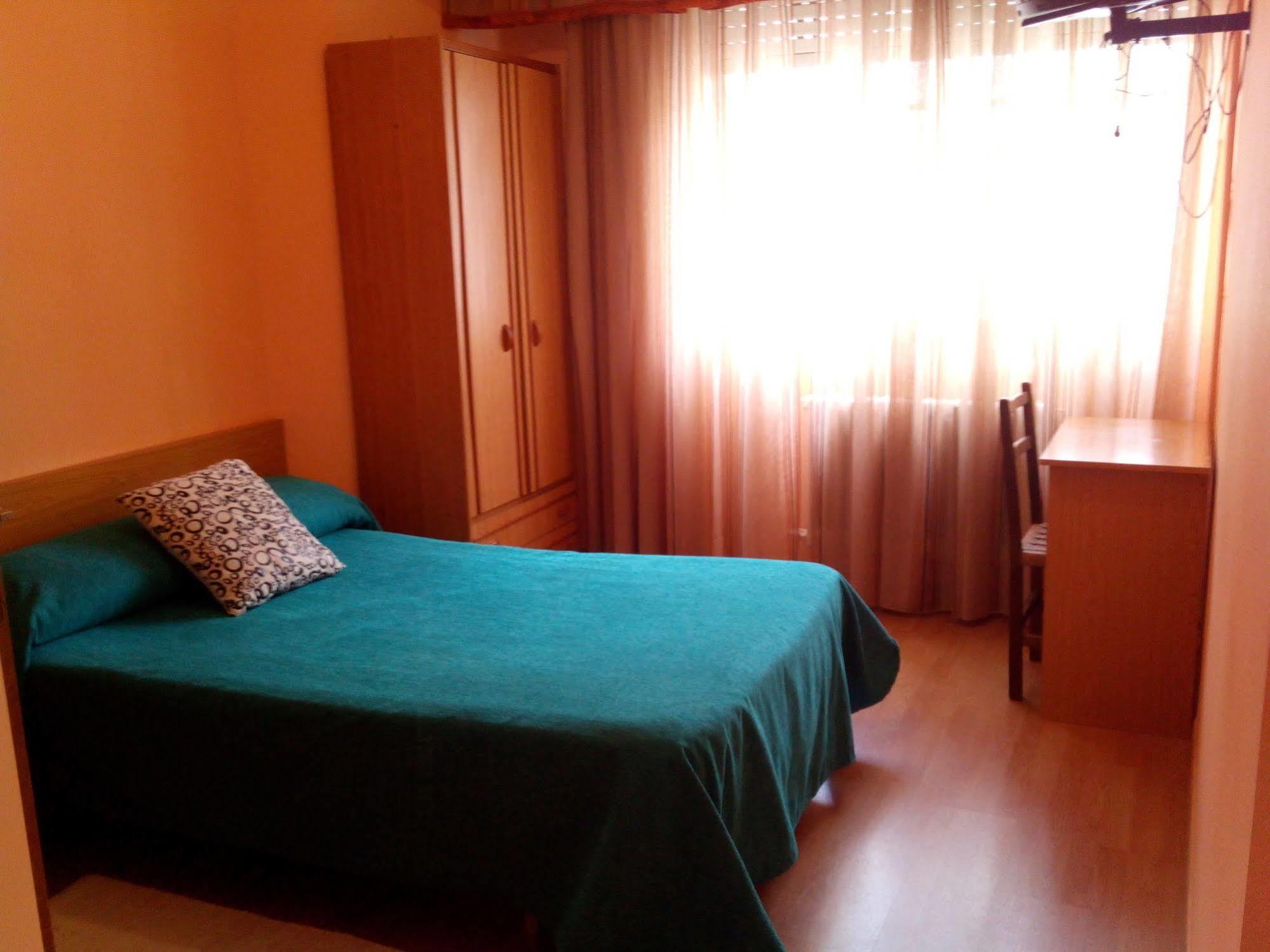 Pension Las Palmeras Lalin Bagian luar foto