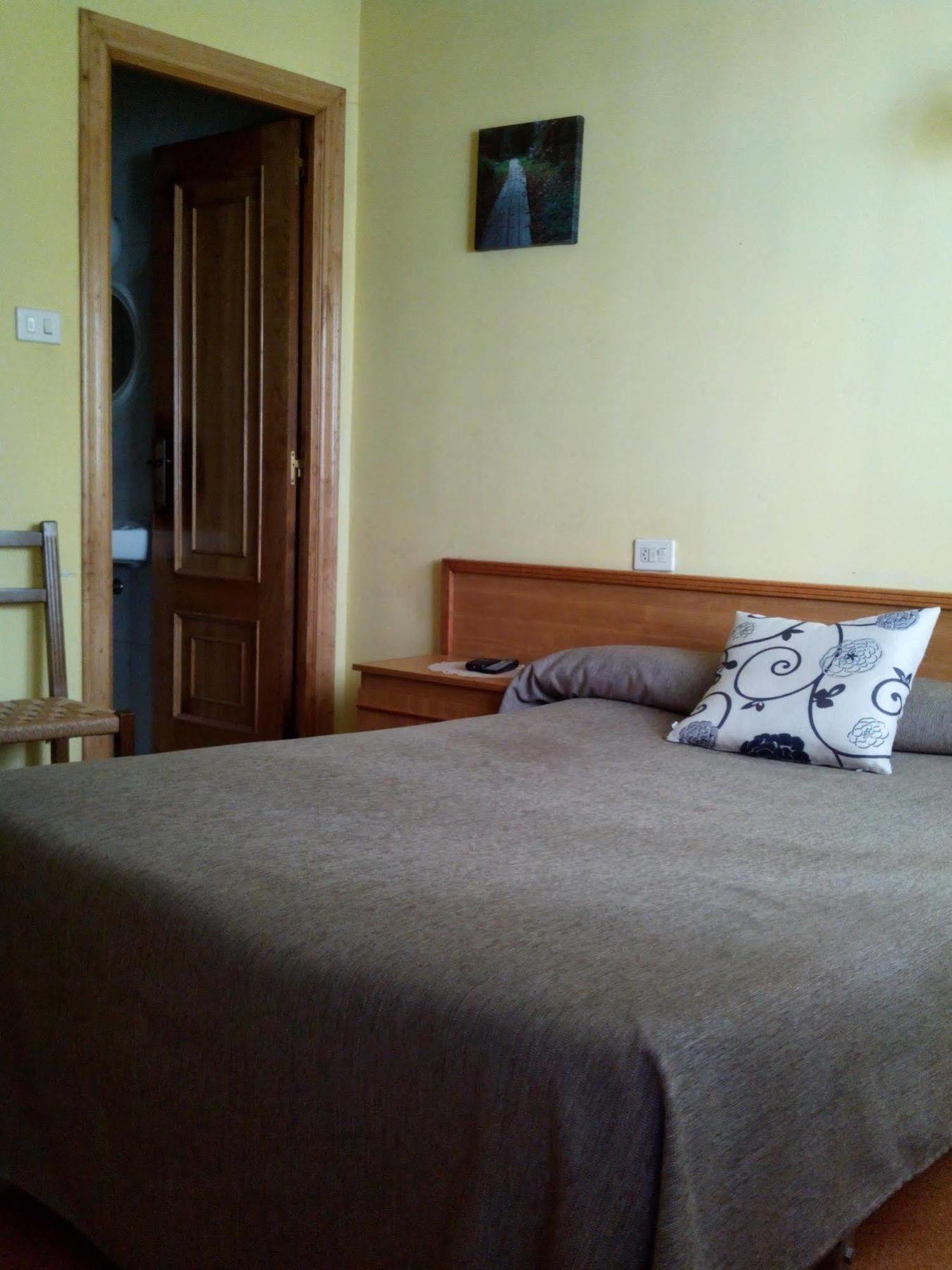 Pension Las Palmeras Lalin Bagian luar foto