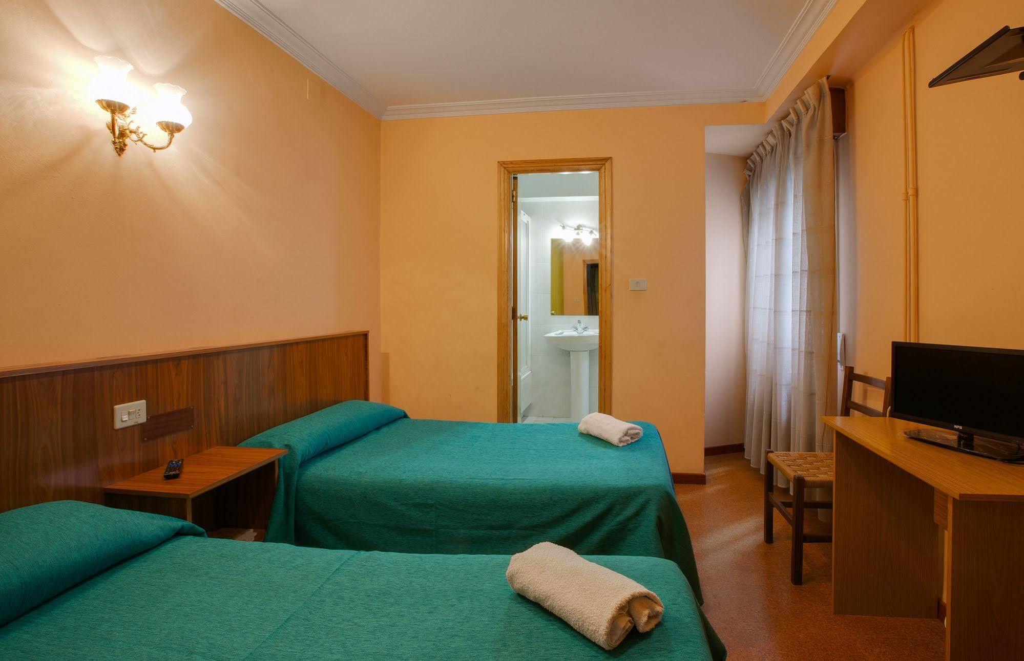 Pension Las Palmeras Lalin Bagian luar foto