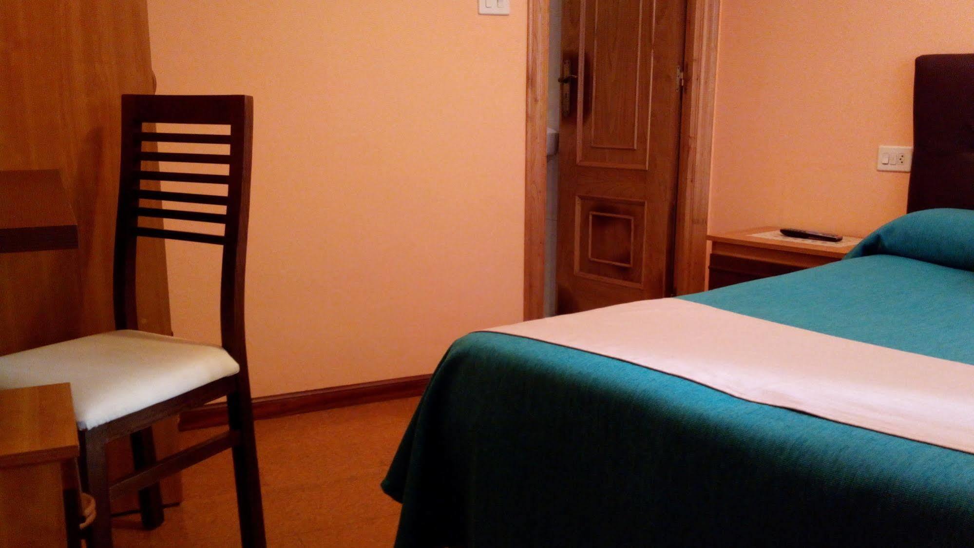 Pension Las Palmeras Lalin Bagian luar foto